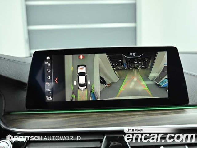 BMW 5 Series 2019 — фото 15 из 20