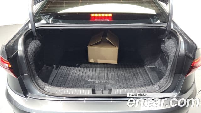 Volkswagen Jetta 2021 — Şəkil 19/20