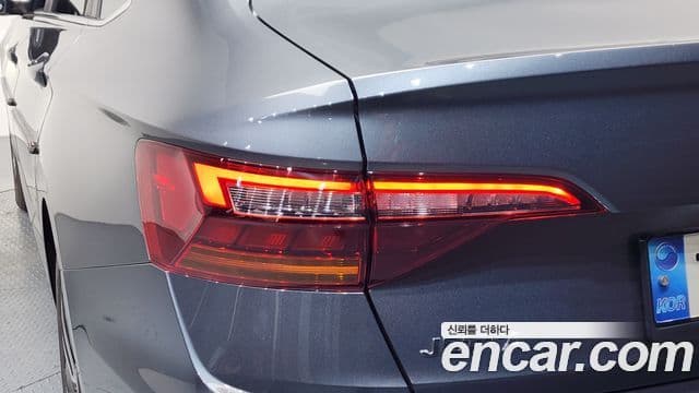 Volkswagen Jetta 2021 — Photo 18/34
