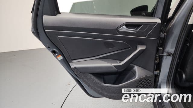 Volkswagen Jetta 2021 — Photo 12/34