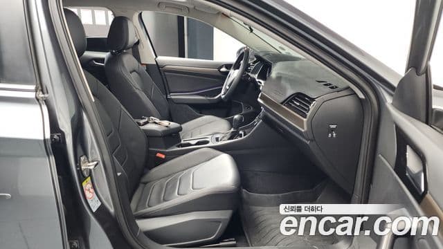 Volkswagen Jetta 2021 — Photo 25/34