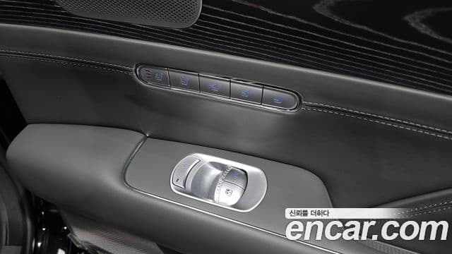 Genesis G90 2023 — Photo 23/39