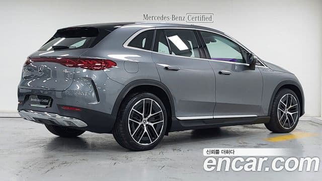 Mercedes-Benz EQE SUV 2025 — Photo 8/18