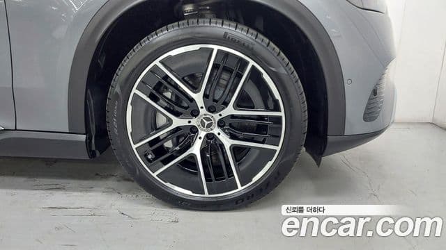 Mercedes-Benz EQE SUV 2025 — Photo 6/18