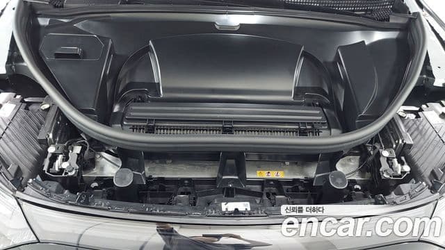 Mercedes-Benz EQE SUV 2025 — Photo 7/18