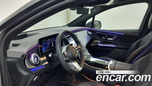 Mercedes-Benz EQE SUV 2025 — Photo 15/18