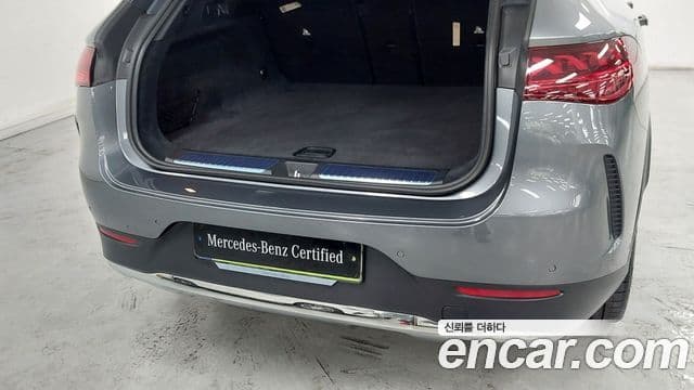 Mercedes-Benz EQE SUV 2025 — Photo 17/18