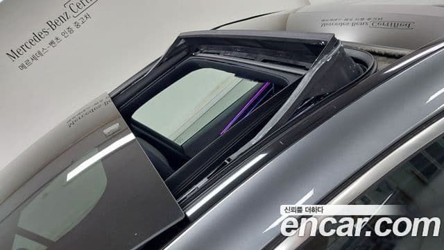 Mercedes-Benz EQE SUV 2025 — Photo 11/18
