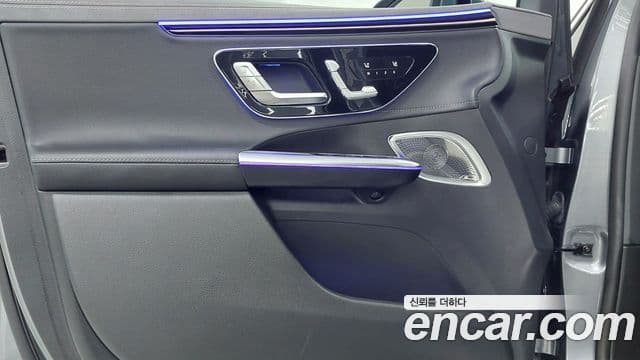 Mercedes-Benz EQE SUV 2025 — Photo 9/18