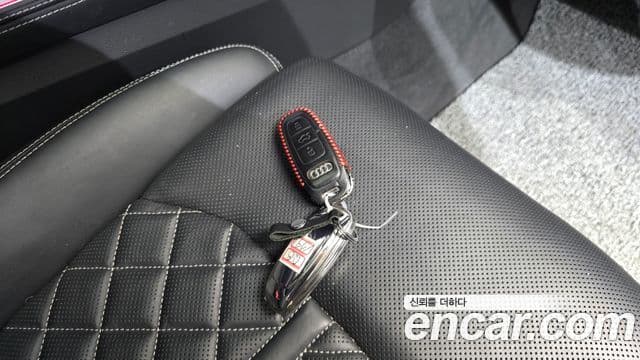 Audi Q7 2021 — ფოტო 15/20