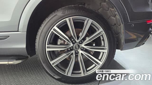 Audi Q8 2021 — ფოტო 17/36