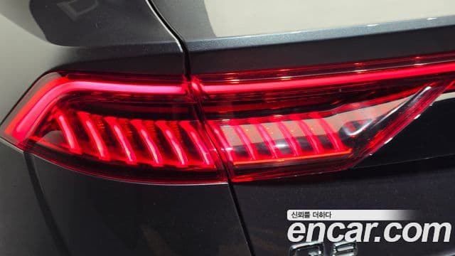 Audi Q8 2021 — ფოტო 34/36