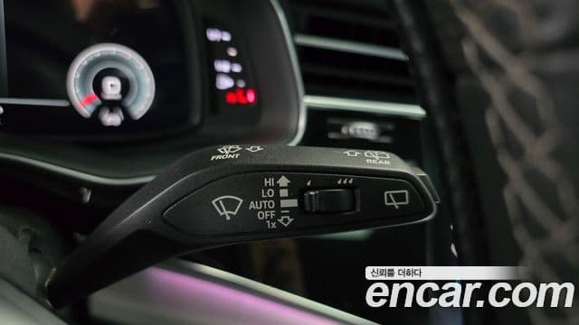 Audi Q8 2021 — ფოტო 14/36