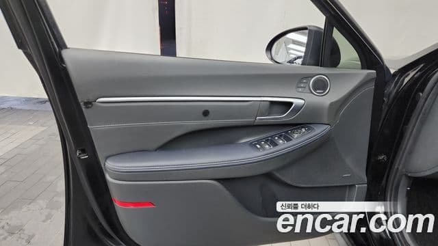 Hyundai Sonata Hybrid 2021 — Photo 24/33