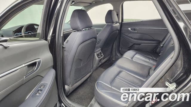Hyundai Sonata Hybrid 2021 — Photo 26/33