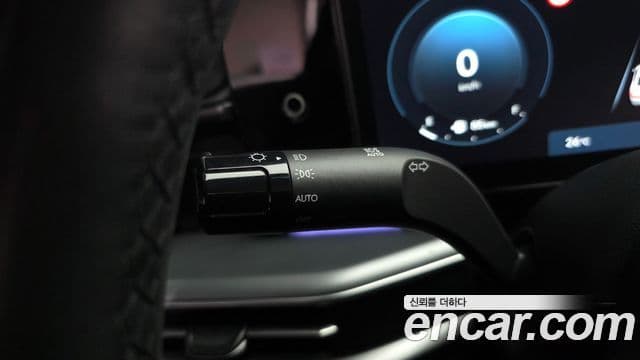 Hyundai Grandeur Hybrid 2023 — Photo 34/40