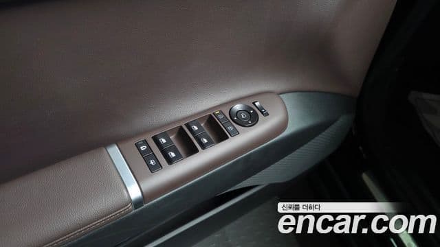 Hyundai Grandeur Hybrid 2023 — Photo 35/40