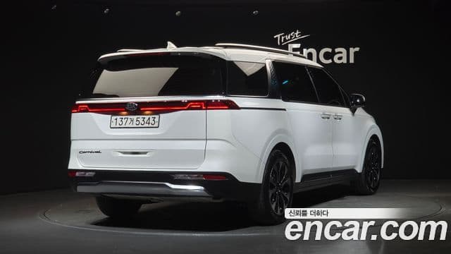 Kia Carnival 2021 — фото 2 из 20