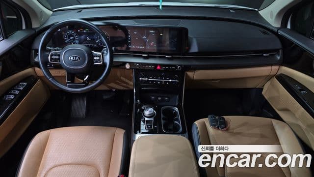 Kia Carnival 2021 — фото 7 из 20