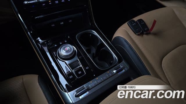 Kia Carnival 2021 — фото 9 из 20