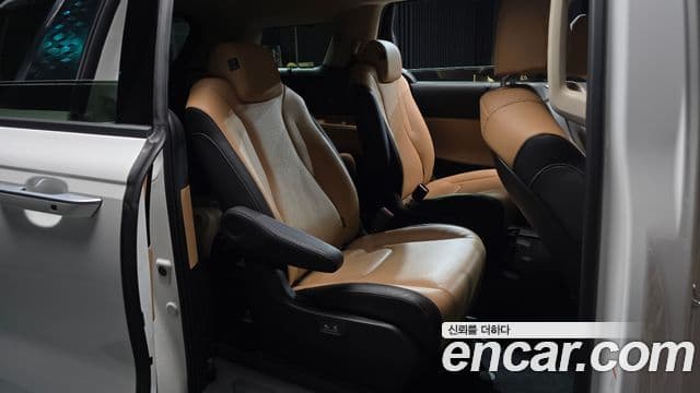 Kia Carnival 2021 — фото 11 из 20