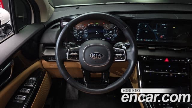 Kia Carnival 2021 — фото 13 из 20