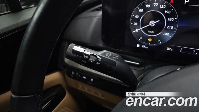 Kia Carnival 2021 — фото 17 из 20