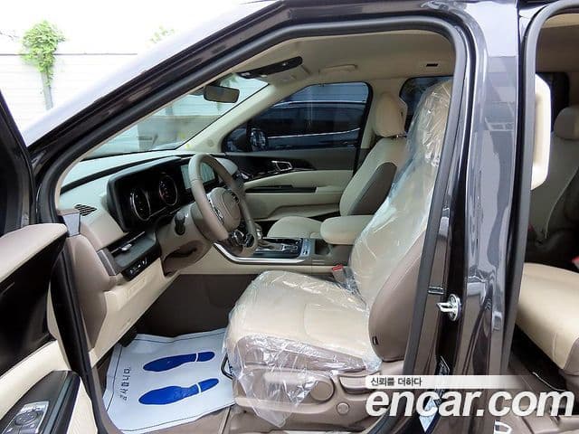 Kia Carnival 2022 — фото 4 из 20