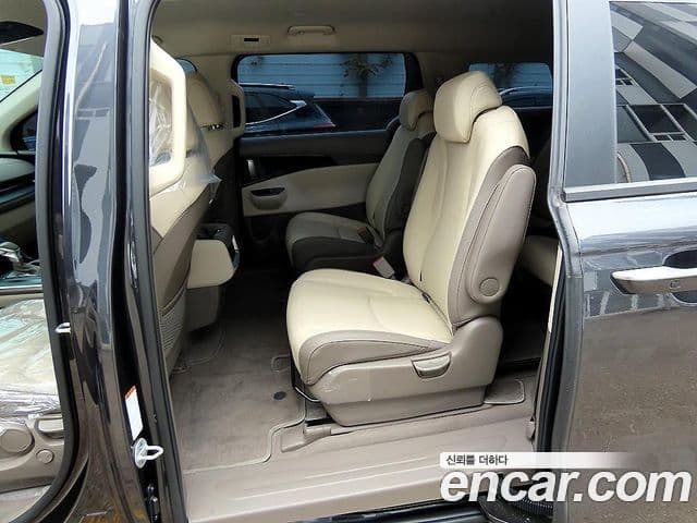 Kia Carnival 2022 — фото 5 из 20