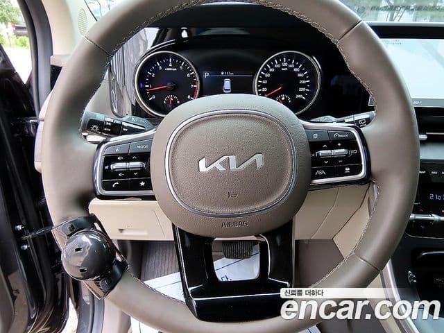 Kia Carnival 2022 — фото 7 из 20