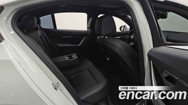 BMW 5 Series 2025 — Photo 2/34