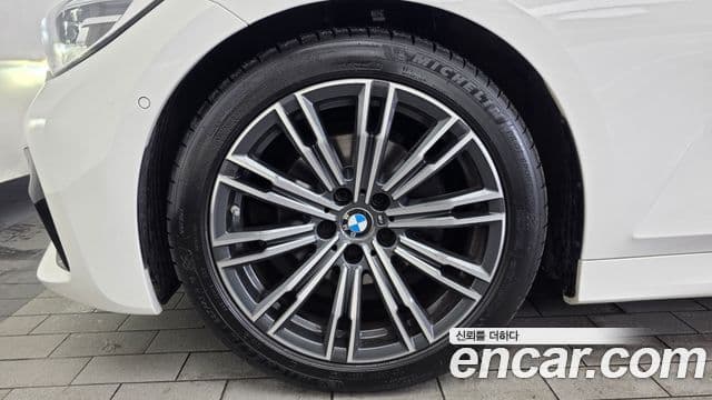 BMW 3 Series 2022 — ფოტო 4/20