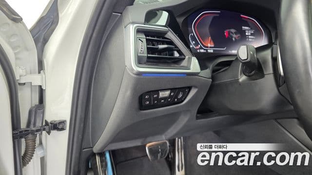 BMW 3 Series 2022 — фото 18 из 20