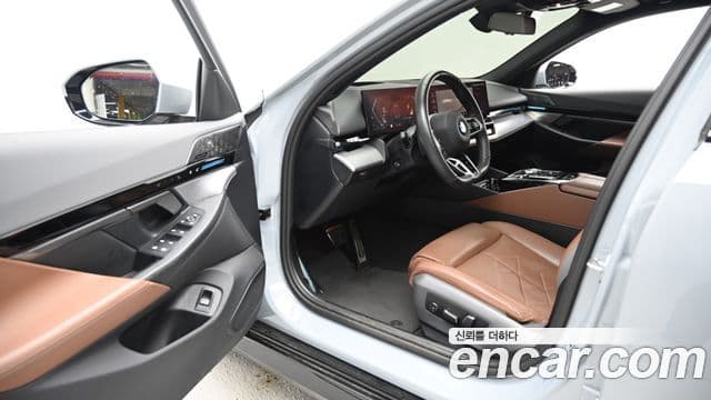 BMW 5 Series 2024 — фото 10 из 20