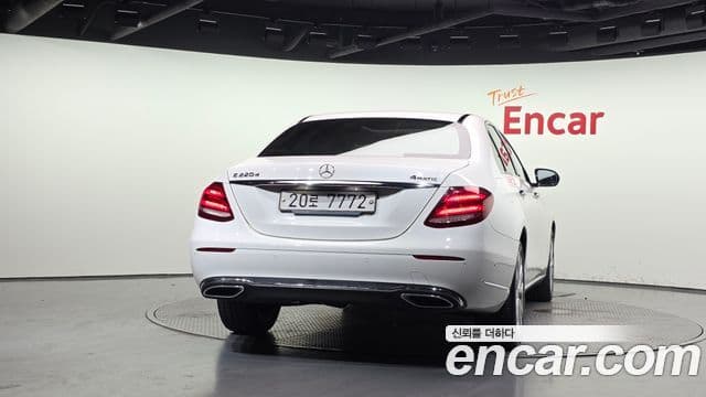 Mercedes-Benz E-Class 2019 — фото 4 из 20