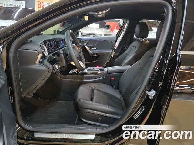 Mercedes-Benz A-Class 2023 — ფოტო 17/20
