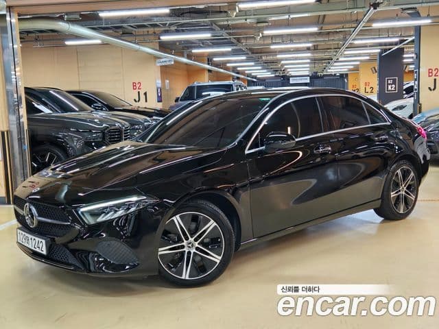 Mercedes-Benz A-Class 2023 — ფოტო 18/20