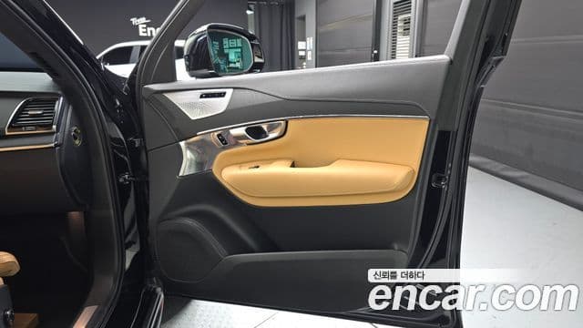 Volvo XC90 2024 — Photo 28/36