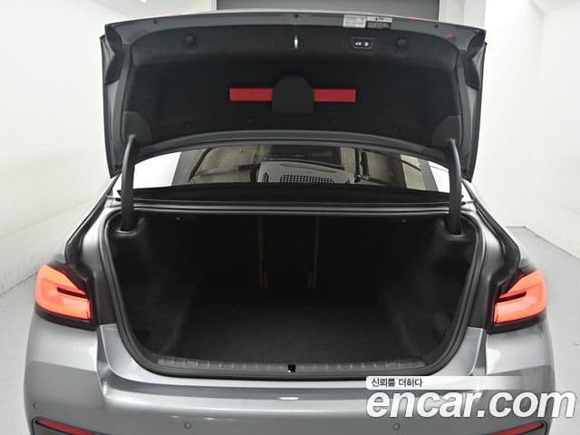 BMW 5 Series 2023 — Şəkil 8/20
