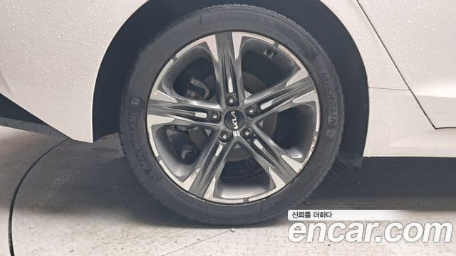 Kia K5 2023 — ფოტო 5/20