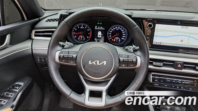Kia K5 2023 — ფოტო 13/20