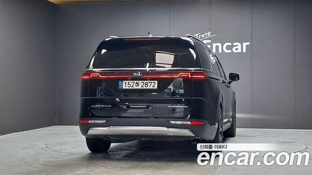 Kia Carnival 2021 — ფოტო 4/20