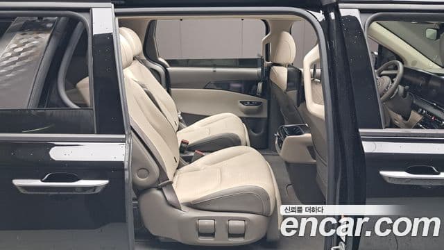 Kia Carnival 2021 — ფოტო 11/20