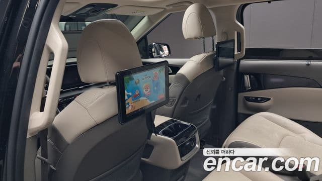 Kia Carnival 2021 — ფოტო 13/20