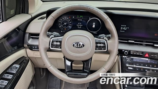 Kia Carnival 2021 — ფოტო 15/20
