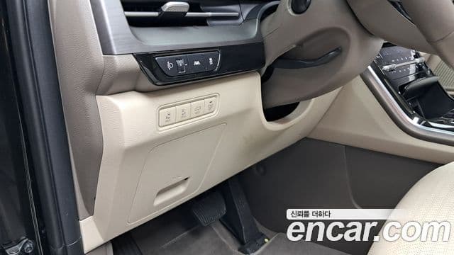 Kia Carnival 2021 — ფოტო 16/20