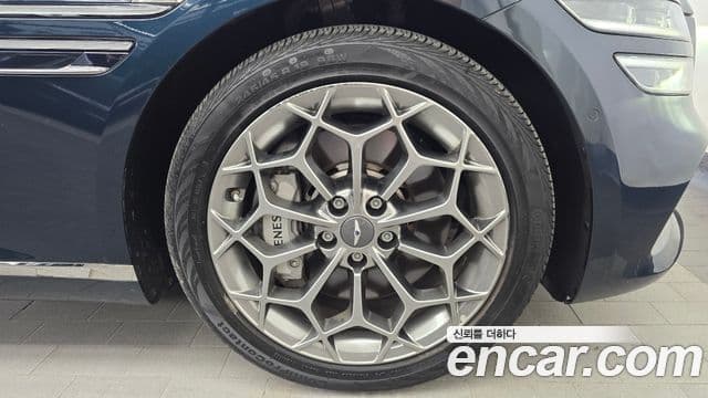 Genesis G80 2022 — Şəkil 30/32