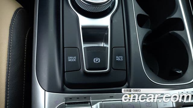 Kia Carnival 2020 — ფოტო 8/20