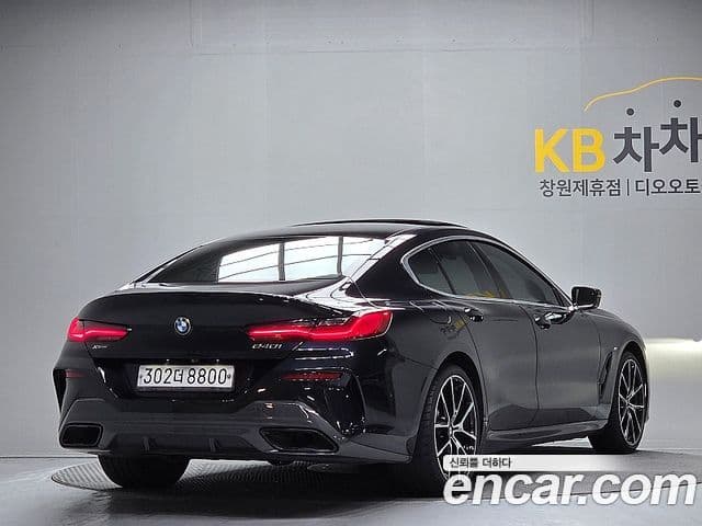 BMW 8 Series 2020 — фото 1 из 20