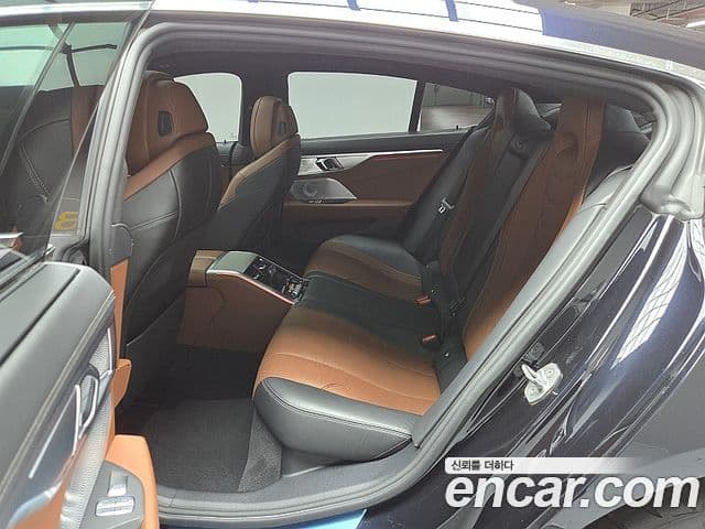 BMW 8 Series 2020 — фото 14 из 20